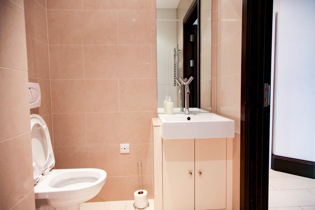 Club Living - Barbican Apartments London Bilik gambar